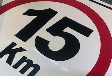 Señaletica vertical velocidad máxima